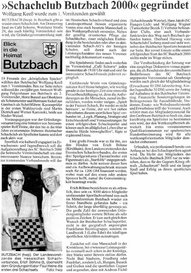 Erich Bhme, Landesvorsitzender des Hessischen Schachverbandes, berreichte dem neugegrndetem, gemeinntzigen Verein die ersten drei Schachgarnituren, jeweils bestehend aus Turnierbrett und Figurensatz.
